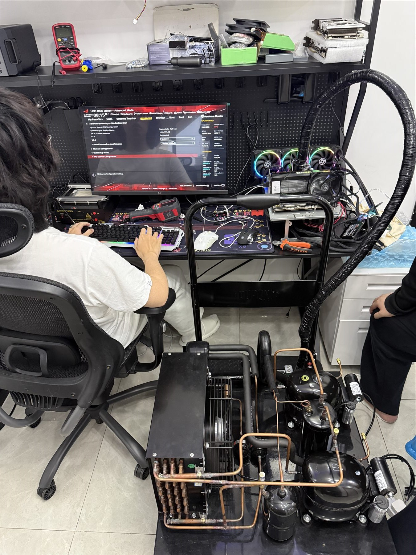 Prototype HVAC-based cascade phase-change cooling bench connected to a test PC